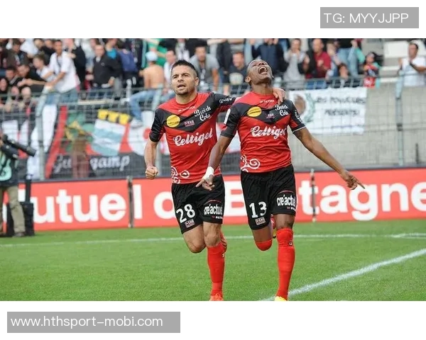 曼城与摩纳哥争夺法乙特鲁瓦18岁前锋德托贝特的转会机会